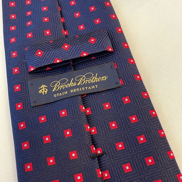 2/$25 - Brooks Brothers Stain Resistant Silk Navy and Red Geometric Tie, EUC - Picture 2 of 5